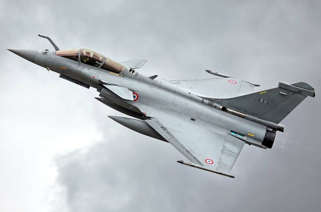 France strengthens its air defense with new Rafales