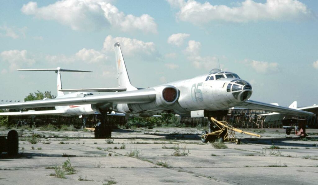 Tupolev Tu-16