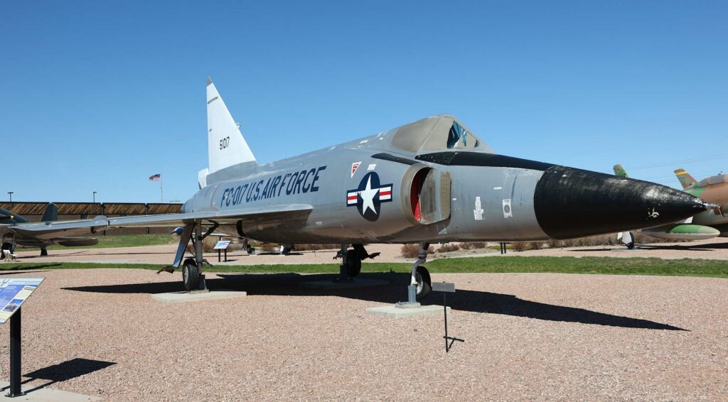 CONVAIR F-102 Delta Dagger