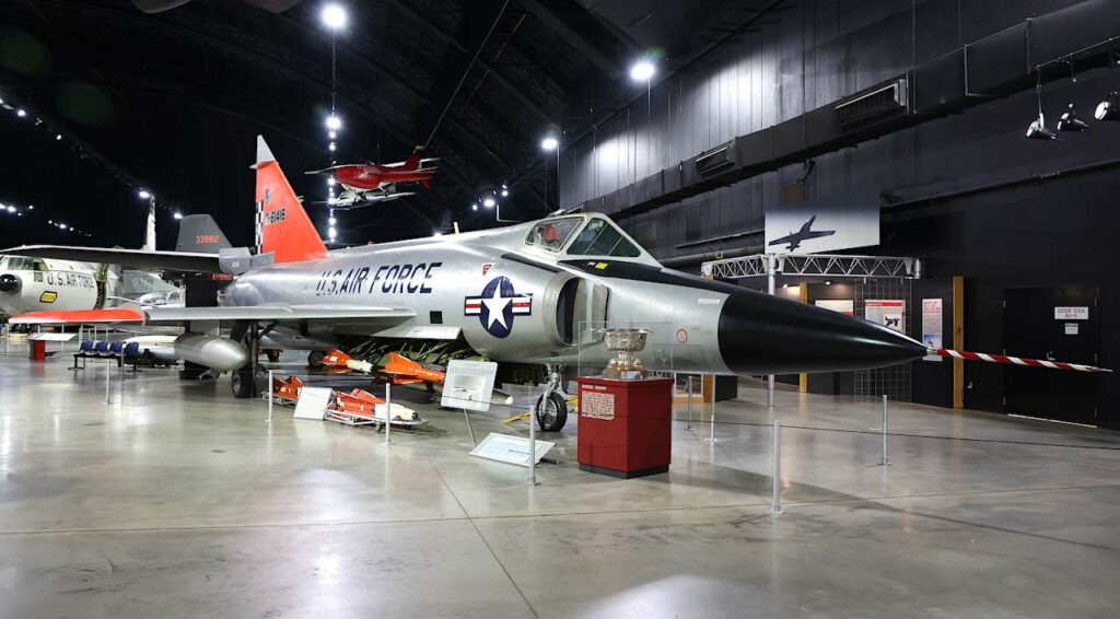 CONVAIR F-102 Delta Dagger