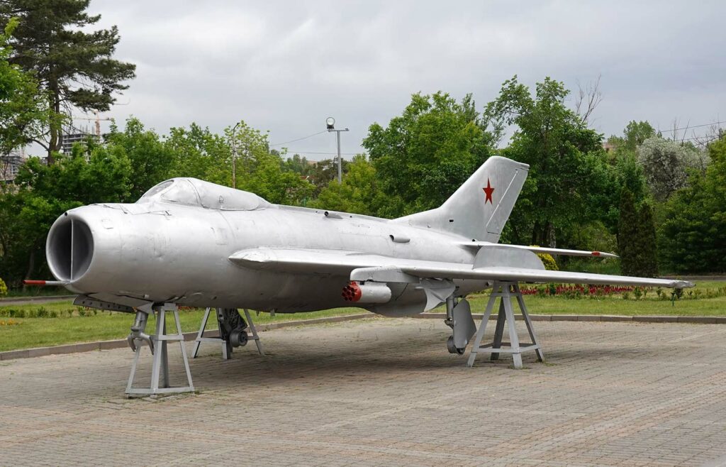 Mikoyan-Gurevich MiG-19 (Farmer)