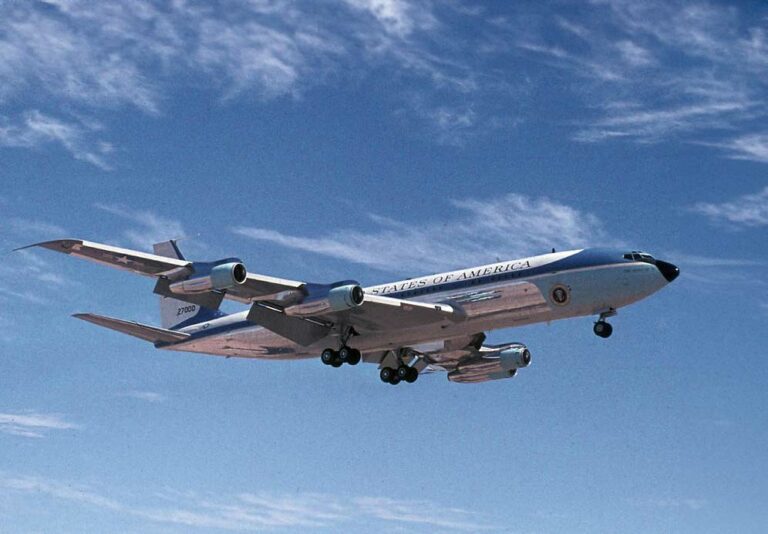Boeing VC137 / C137 Stratoliner War Wings Daily