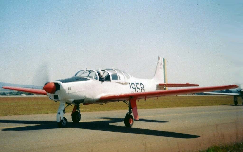 Neiva T-25 Universal