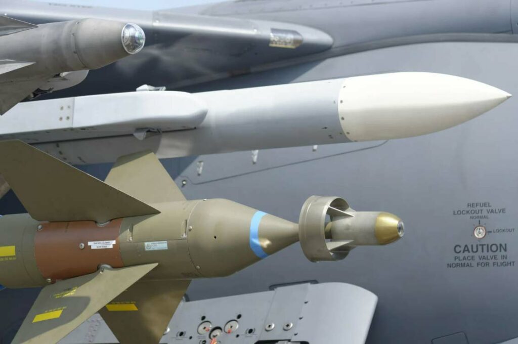 Air-to-air missiles: how do they work?