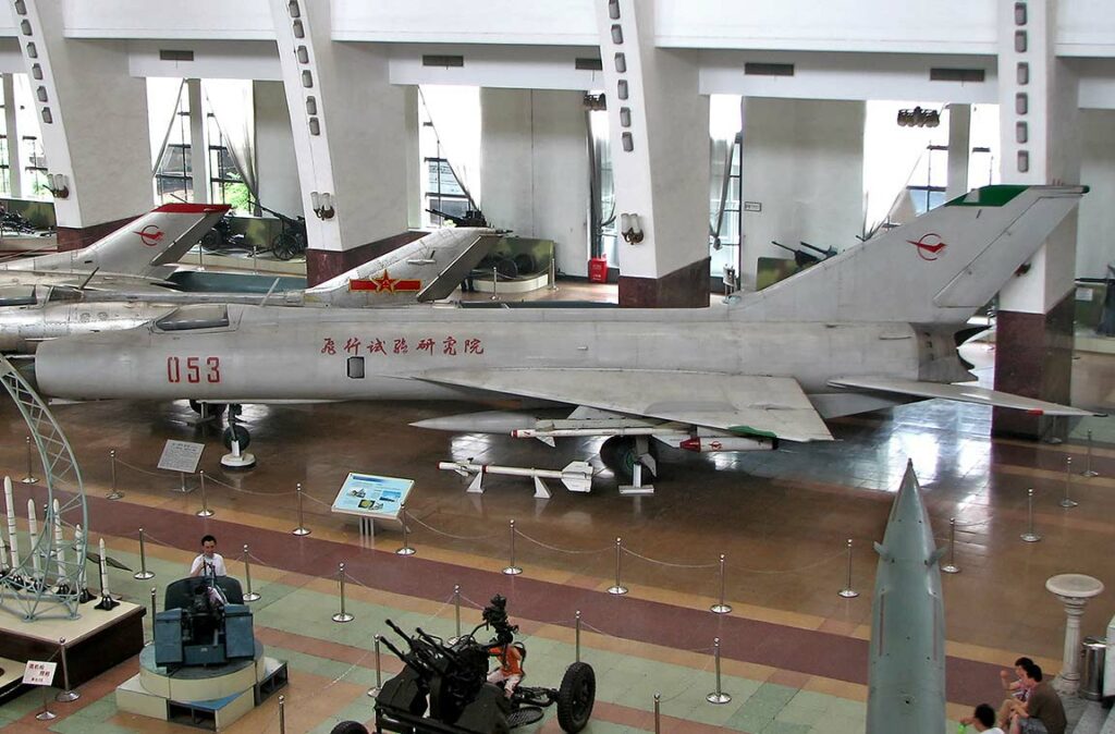 Shenyang (AVIC) J-8 (Finback)