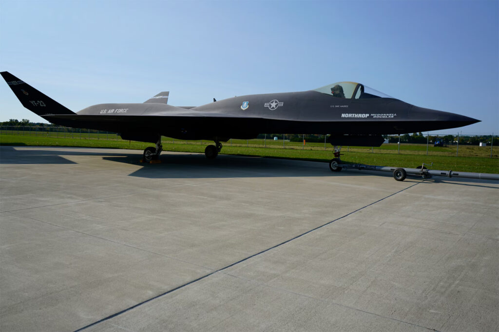 Northrop-McDonnell Douglas YF-23 (Black Widow II)