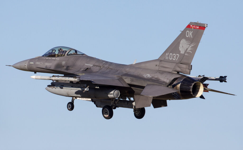 The F-16's new electronic warfare system enters the test phase