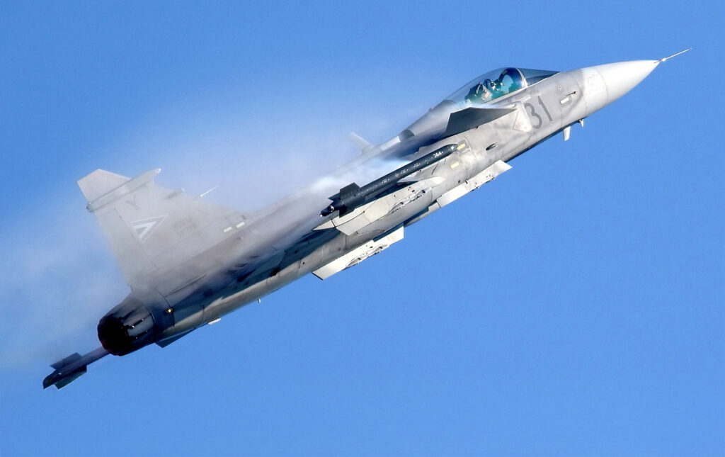 Saab Gripen's advantages over modern fighters