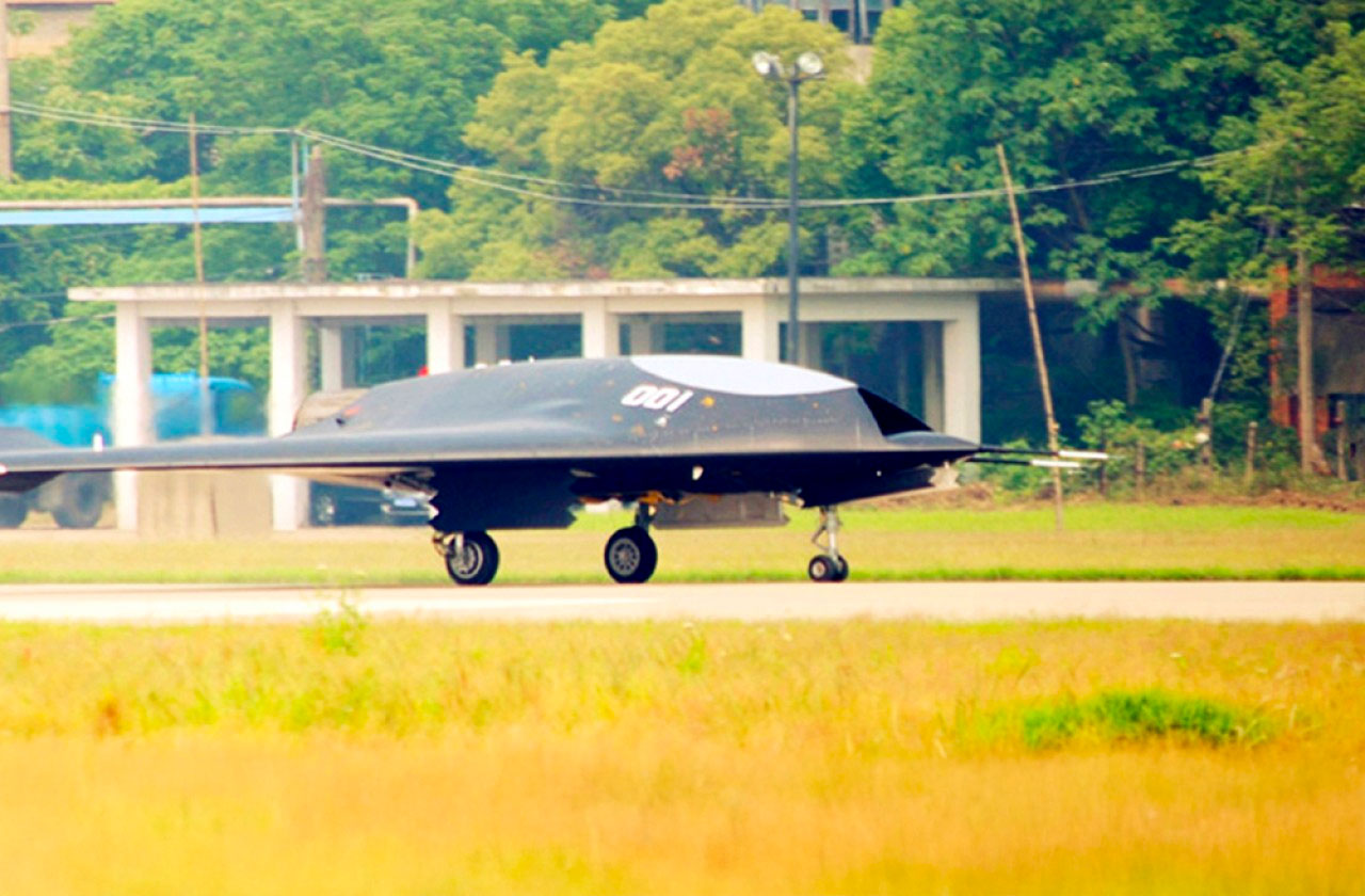 Hongdu Lijian (Sharp Sword) Stealth Unmanned Combat Air Vehicle (UCAV ...