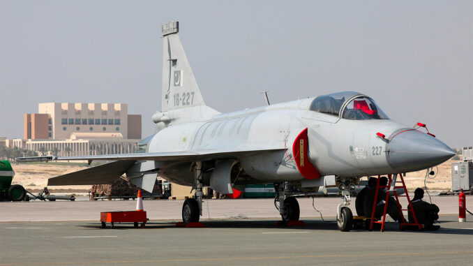 Inde-Pakistan Tensions with China and Pakistan influence India's fighter jet choices