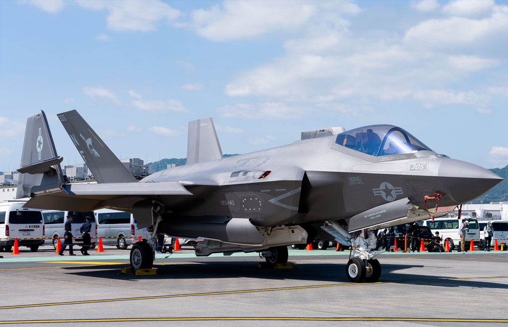Weapon systems for fifth-generation fighter jets
