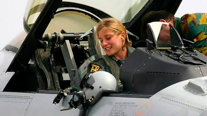 combat-aerien Close-range combat training for fighter pilots
