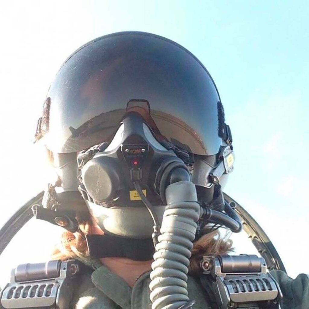 Managing total electronic failure: training fighter pilots