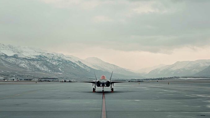 F-35-lockheed-2 Lockheed Martin wants to make the F-35 a piloted or unmanned stealth fighter