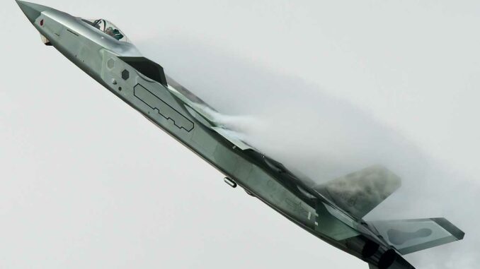 J-20-Chine The Chinese Air Force is strengthening its capabilities with the J-20, J-16, and J-10C
