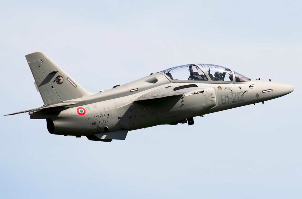 Italy integrates the M-345: a new dual-role training aircraft