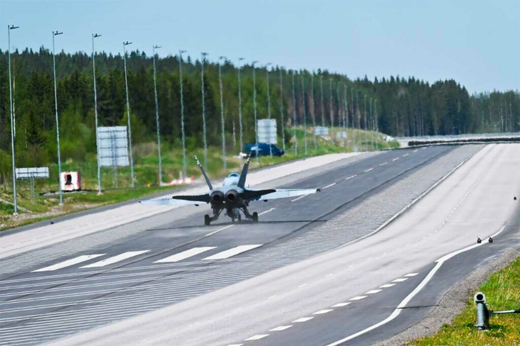 Highway maneuvers: NATO tests dispersed air warfare in Scandinavia