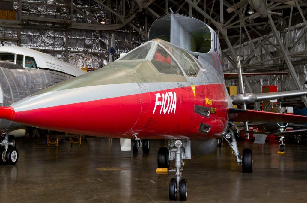 The bold gamble of the YF-107: the VAID dorsal air intake
