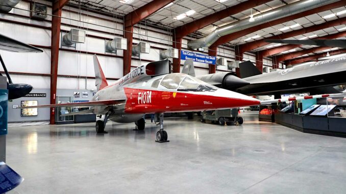 The bold gamble of the YF-107: the VAID dorsal air intake