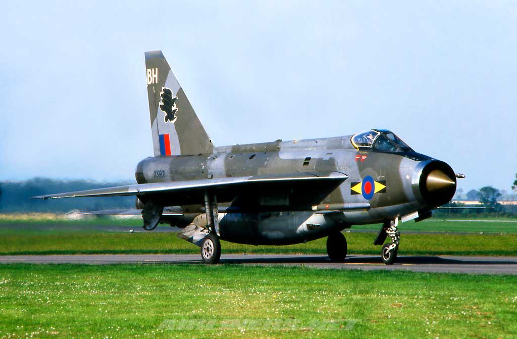 The Lightning and its thrust: the interceptor that climbed like a rocket