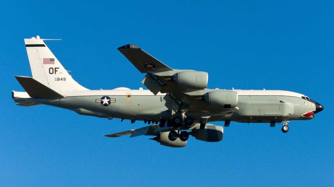 spyplane-RC-135U US spy plane circles Russia
