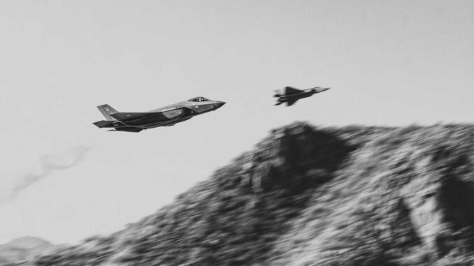 F-35 vs F-22